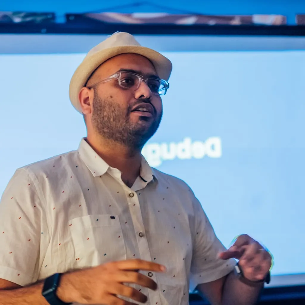Photo of Ravigopal Kesari giving a talk